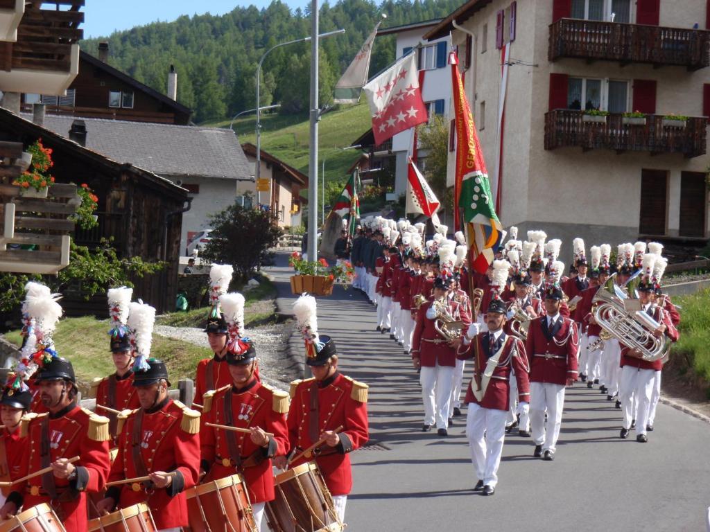 Hotel Restaurant Rothorn Visperterminen Exterior photo